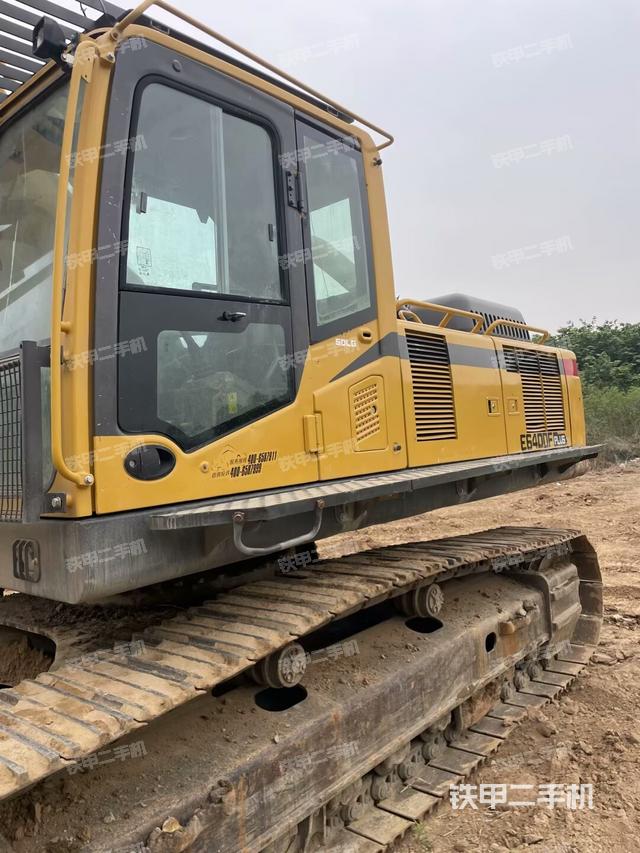 駕駛室頂部（整機外觀）