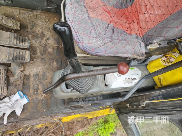 座椅左侧控制台/音响/含左手柄(驾驶室部分) 座椅左侧控制台/音响/含左手柄(驾驶室部分)