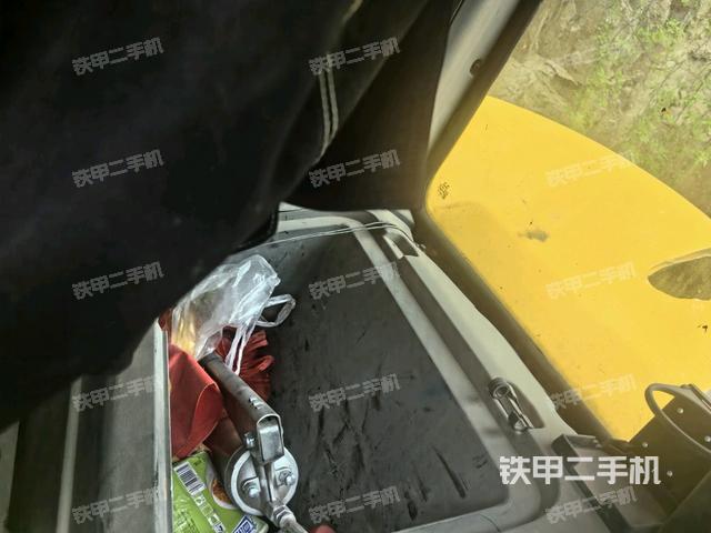 座椅后部(駕駛室部分) 座椅后部(駕駛室部分)