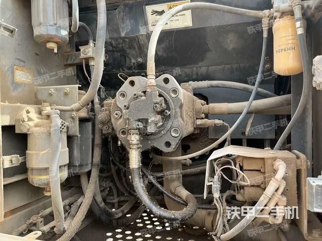 液压泵舱室正面整体(整机外观) 液压泵舱室正面整体(整机外观)