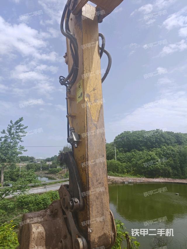 小臂整体左后(工作和回转装置) 小臂整体左后(工作和回转装置)