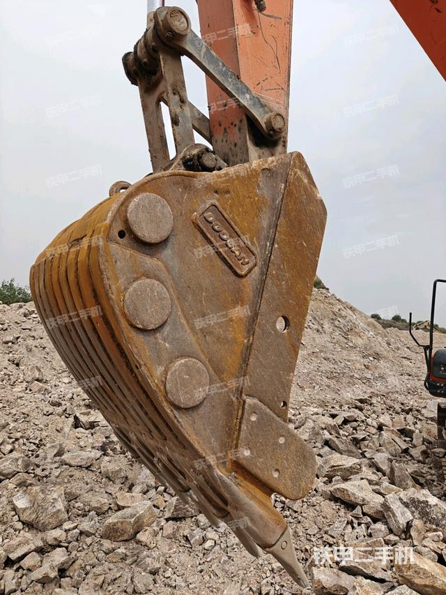 大臂背部俯视（工作和回转装置）