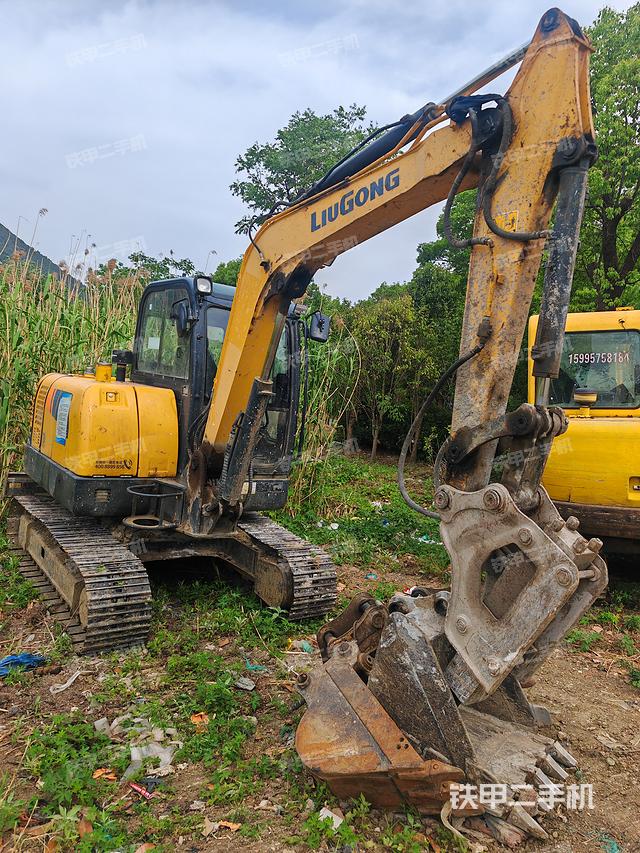 單側(cè)履帶整體(整機外觀) 單側(cè)履帶整體(整機外觀)