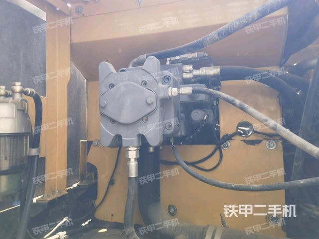 液壓泵艙室正面整體(整機外觀) 液壓泵艙室正面整體(整機外觀)