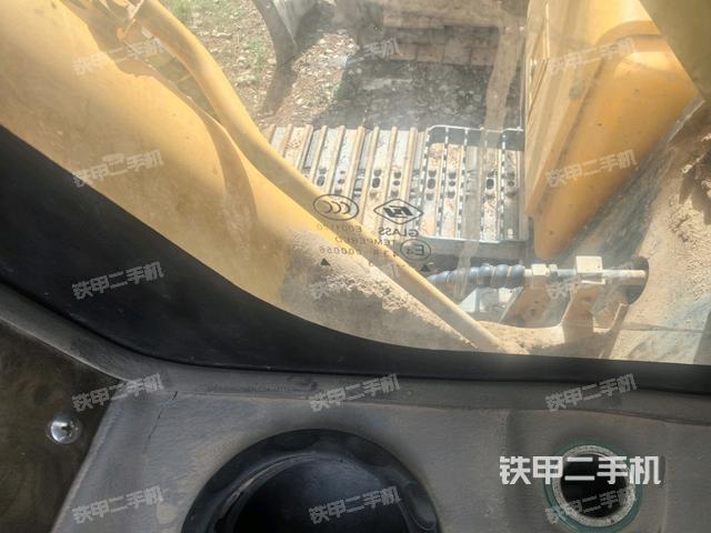 左后方玻璃角標(biāo)(駕駛室部分) 左后方玻璃角標(biāo)(駕駛室部分)