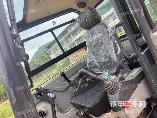 驾驶室整体(整机外观) 驾驶室整体(整机外观)