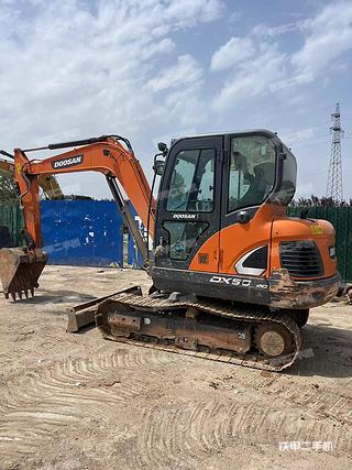 斗山DX60E-9CN挖掘机实拍图片