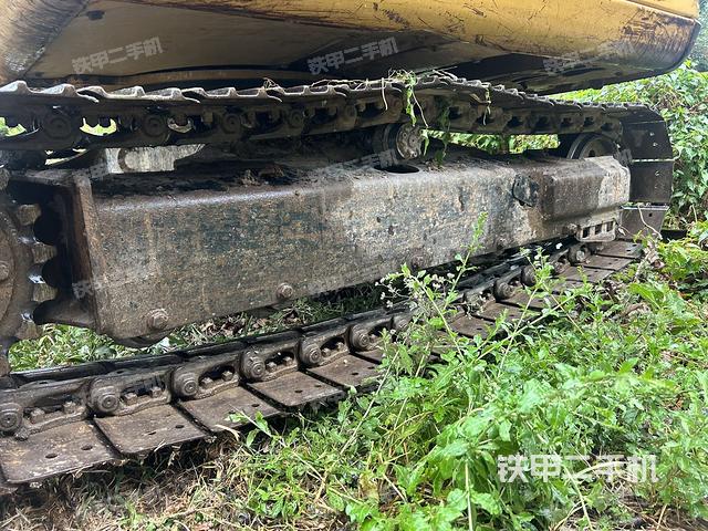 单侧履带整体(整机外观) 单侧履带整体(整机外观)