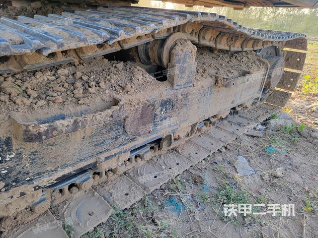 單側(cè)履帶整體(整機外觀) 單側(cè)履帶整體(整機外觀)