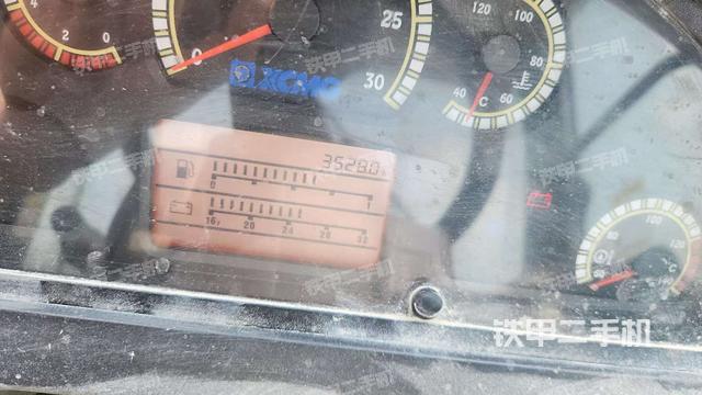 駕駛室操作臺(tái)(整機(jī)外觀及大件) 駕駛室操作臺(tái)(整機(jī)外觀及大件)