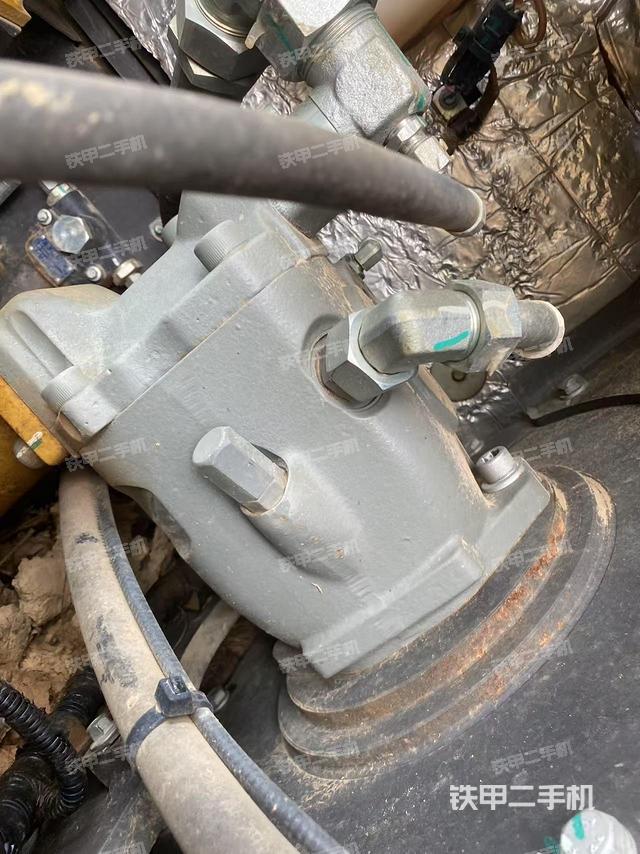 液压泵舱室正面整体(整机外观) 液压泵舱室正面整体(整机外观)