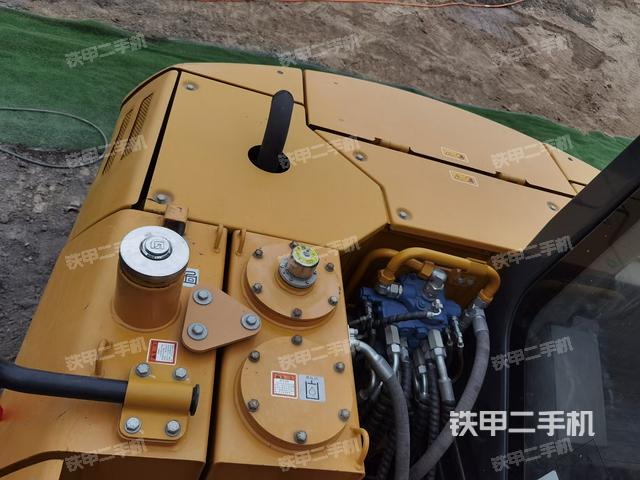 駕駛室頂部(整機外觀) 駕駛室頂部(整機外觀)