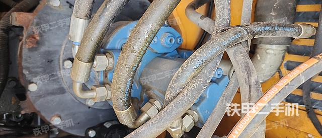 液壓泵艙室正面整體(整機外觀) 液壓泵艙室正面整體(整機外觀)