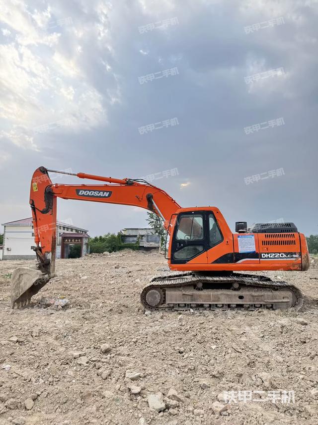 駕駛室整體（整機(jī)外觀）