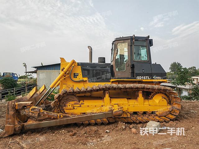 整機(jī)左側(cè)(設(shè)備外觀及核心部件) 整機(jī)左側(cè)(設(shè)備外觀及核心部件)