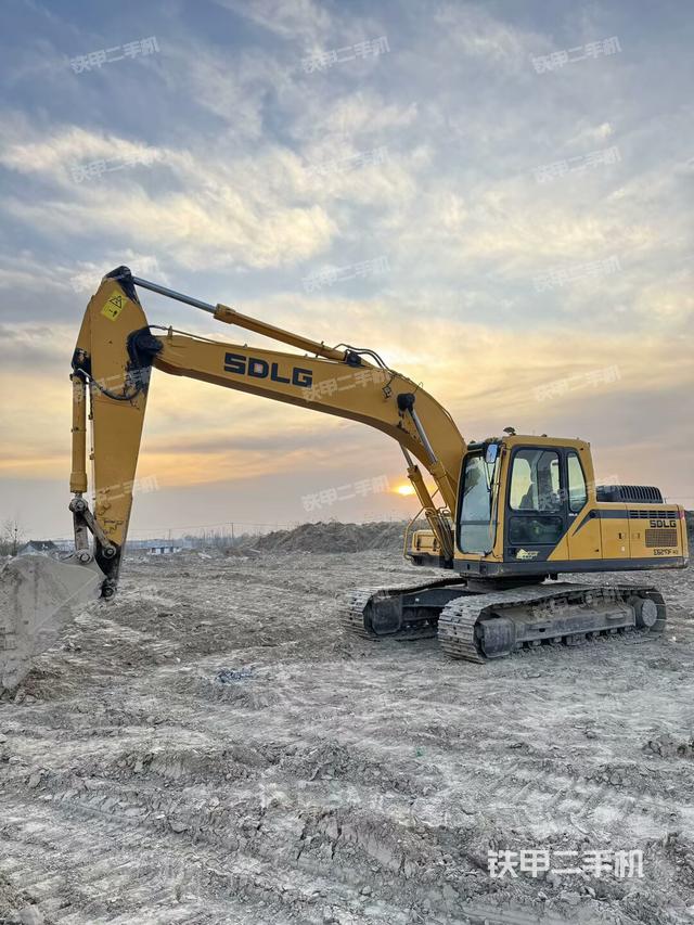 山東臨工E6210F挖掘機(jī)