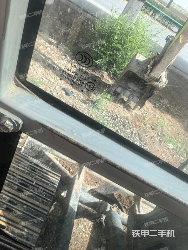 左后方玻璃角標(biāo)(駕駛室部分) 左后方玻璃角標(biāo)(駕駛室部分)