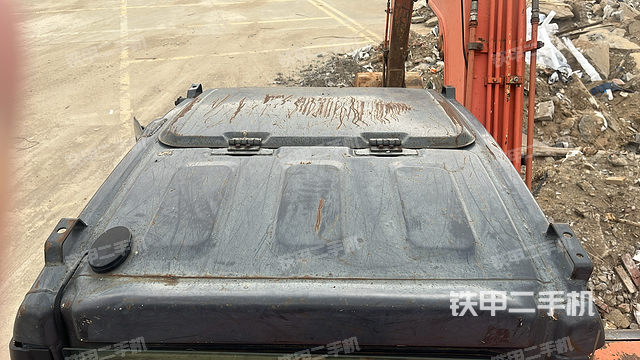 驾驶室顶部（整机外观）