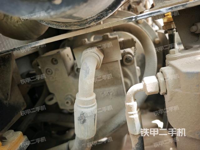 液壓泵艙室正面整體(整機外觀) 液壓泵艙室正面整體(整機外觀)
