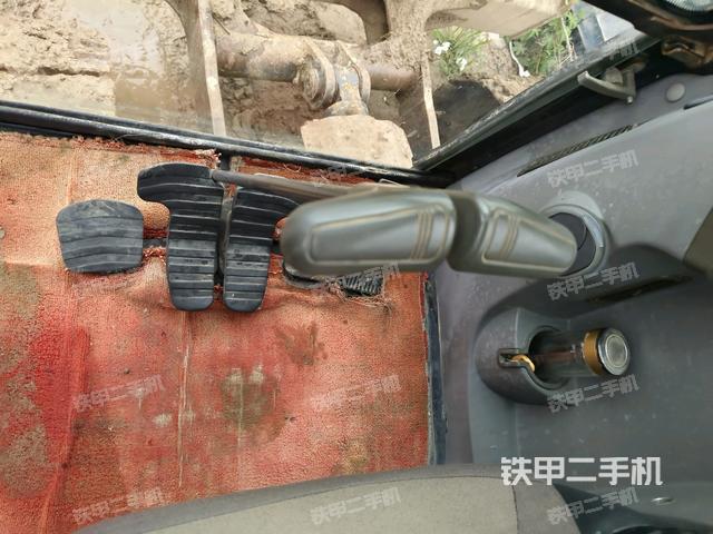 显示屏 (驾驶室部分) 显示屏 (驾驶室部分)