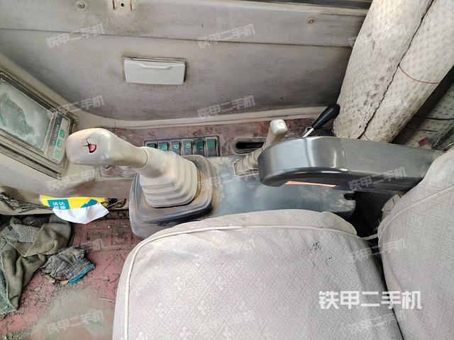 座椅右側(cè)控制臺/鑰匙門/油門/含右手柄(駕駛室部分) 座椅右側(cè)控制臺/鑰匙門/油門/含右手柄(駕駛室部分)