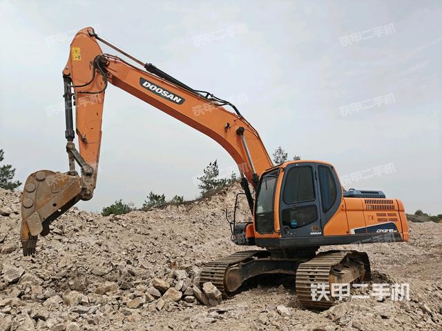 斗山DX215-9CN挖掘機(jī)