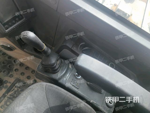 座椅右側(cè)控制臺/鑰匙門/油門/含右手柄(駕駛室部分) 座椅右側(cè)控制臺/鑰匙門/油門/含右手柄(駕駛室部分)