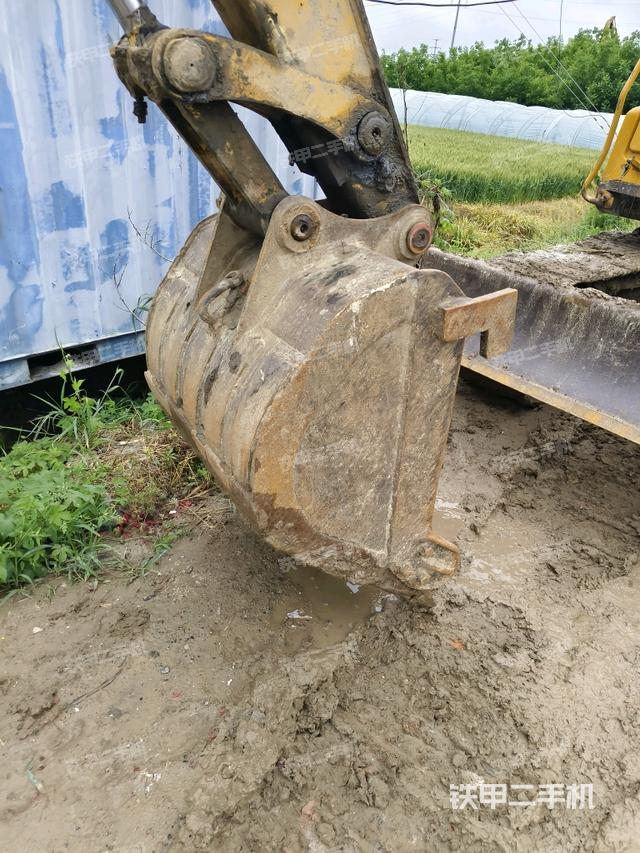 小臂整体右前(工作和回转装置) 小臂整体右前(工作和回转装置)