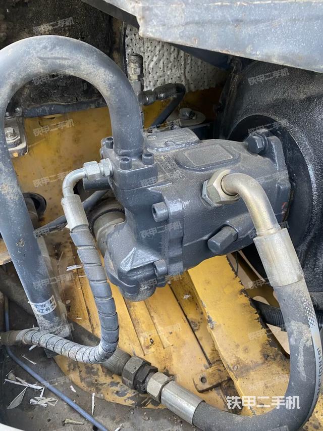 液壓泵艙室正面整體(整機(jī)外觀) 液壓泵艙室正面整體(整機(jī)外觀)