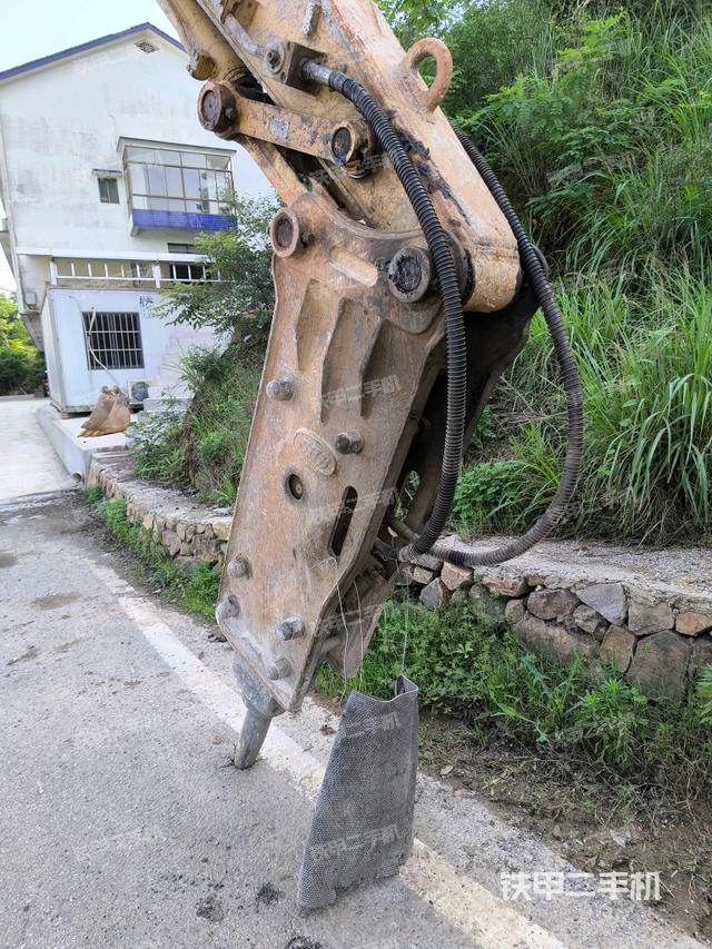大臂背部俯視(工作和回轉(zhuǎn)裝置) 大臂背部俯視(工作和回轉(zhuǎn)裝置)