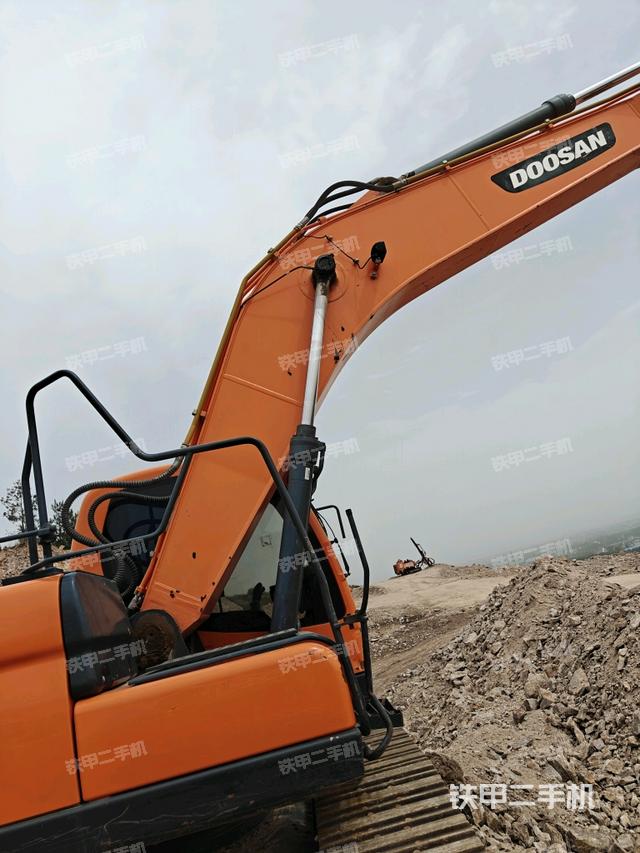 大臂整体 右侧（工作和回转装置）