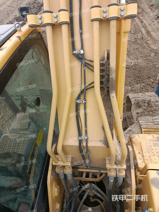 大臂背部俯视（工作和回转装置）