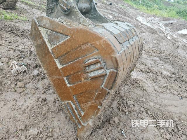 铲斗45度(工作和回转装置) 铲斗45度(工作和回转装置)