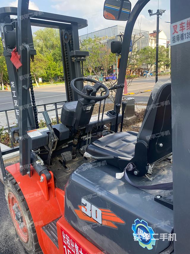 整機左側(cè)(設(shè)備外觀及核心部件) 整機左側(cè)(設(shè)備外觀及核心部件)