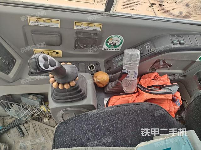 座椅右侧控制台/钥匙门/油门/含右手柄（驾驶室部分）