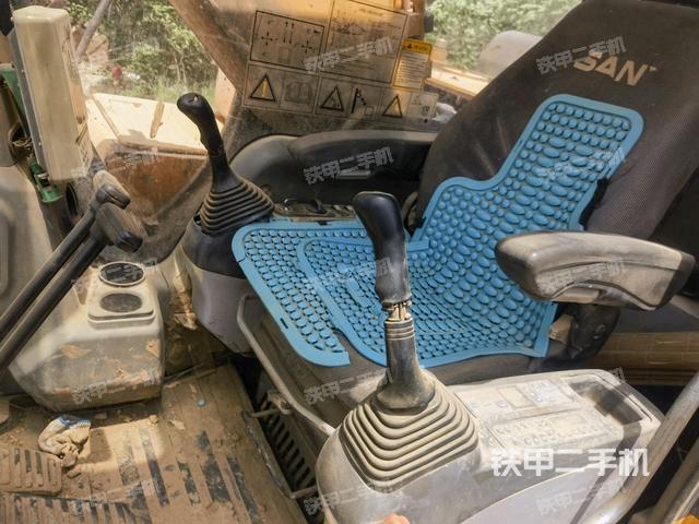 駕駛室整體（整機(jī)外觀）