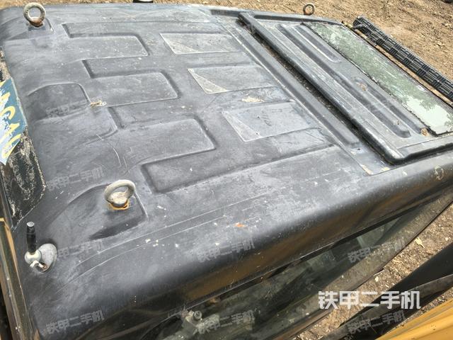驾驶室顶部(整机外观) 驾驶室顶部(整机外观)