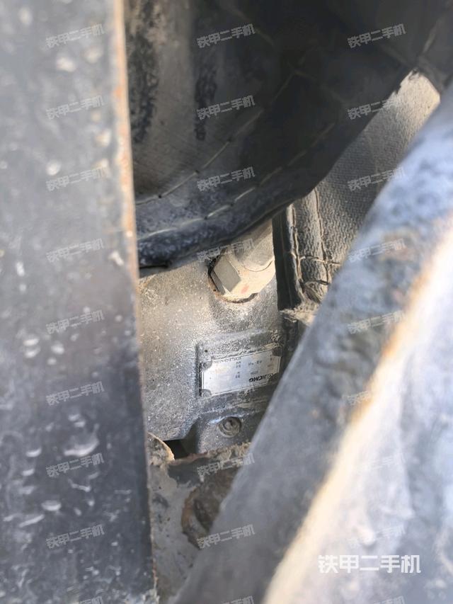 液壓泵艙室正面整體(整機(jī)外觀) 液壓泵艙室正面整體(整機(jī)外觀)