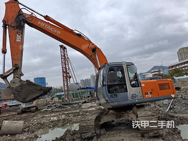 駕駛室整體(整機(jī)外觀) 駕駛室整體(整機(jī)外觀)