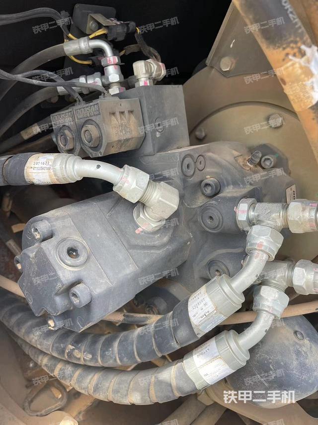 液壓泵艙室正面整體(整機(jī)外觀) 液壓泵艙室正面整體(整機(jī)外觀)