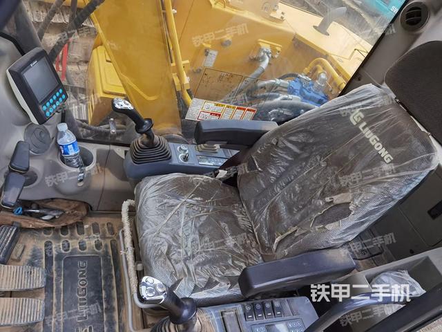 駕駛室整體(整機外觀) 駕駛室整體(整機外觀)