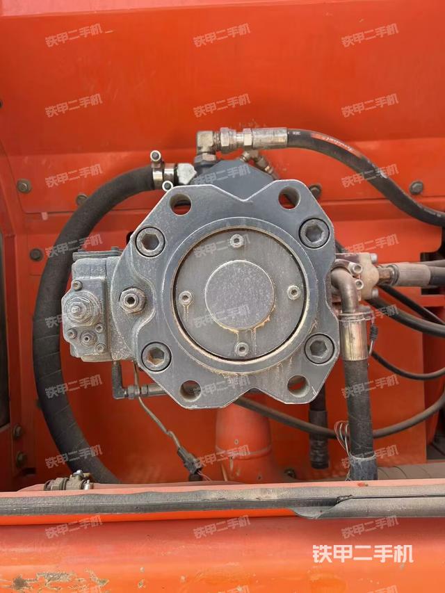 液壓泵艙室正面整體（整機(jī)外觀）