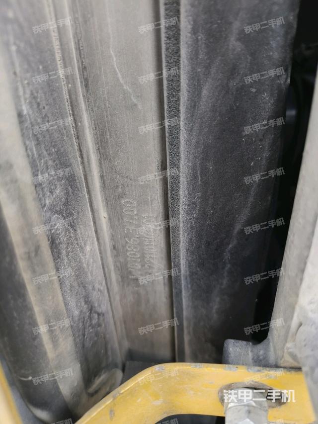 散熱器正面(大件艙室) 散熱器正面(大件艙室)
