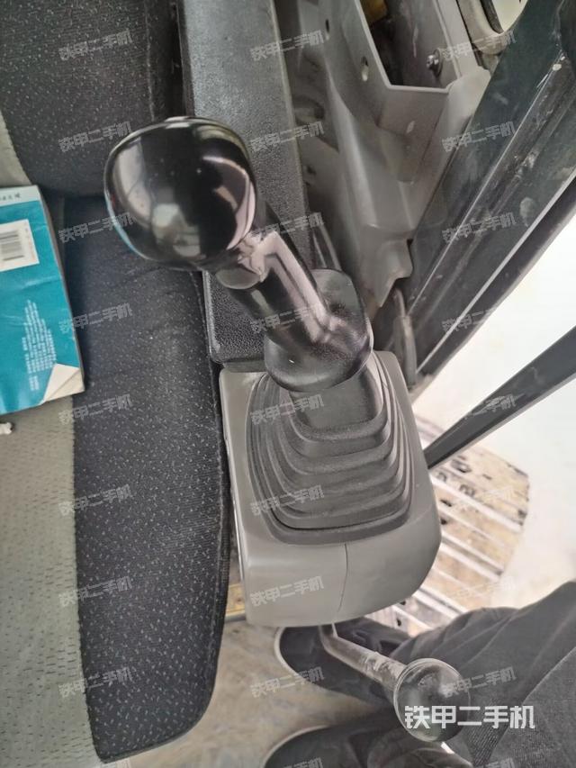 座椅左侧控制台/音响/含左手柄（驾驶室部分）