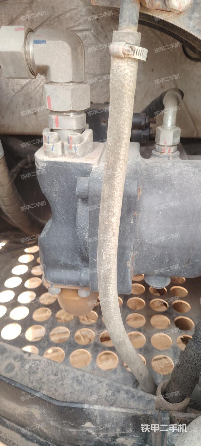 液壓泵艙室正面整體(整機(jī)外觀) 液壓泵艙室正面整體(整機(jī)外觀)