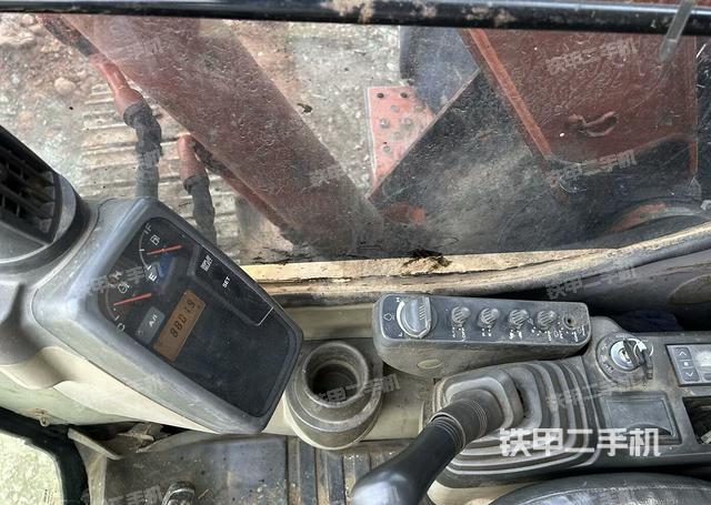 驾驶室整体(整机外观) 驾驶室整体(整机外观)