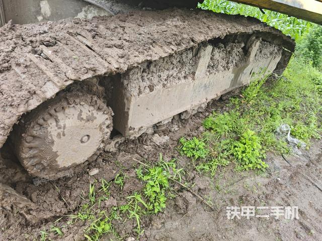 右侧履带整体(行走机构) 右侧履带整体(行走机构)