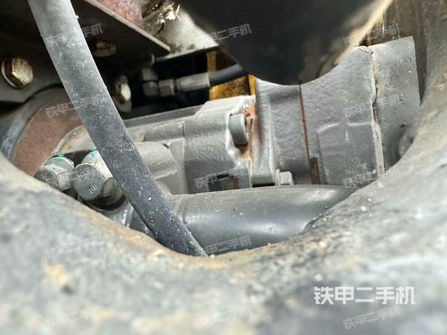 回轉(zhuǎn)馬達(dá)和主控閥（整機(jī)外觀）