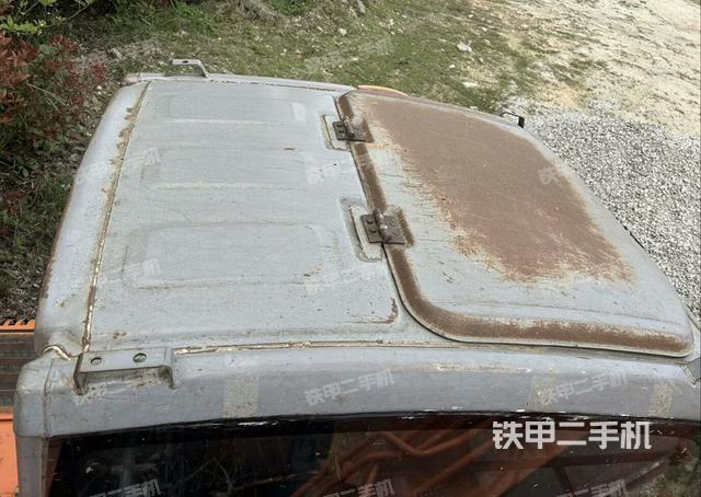 驾驶室顶部(整机外观) 驾驶室顶部(整机外观)