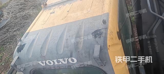 驾驶室顶部(整机外观) 驾驶室顶部(整机外观)